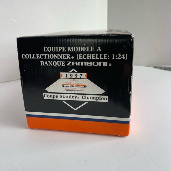 Detroit Red Wings Zamboni Model New Never Been Open - Picture 7 of 9